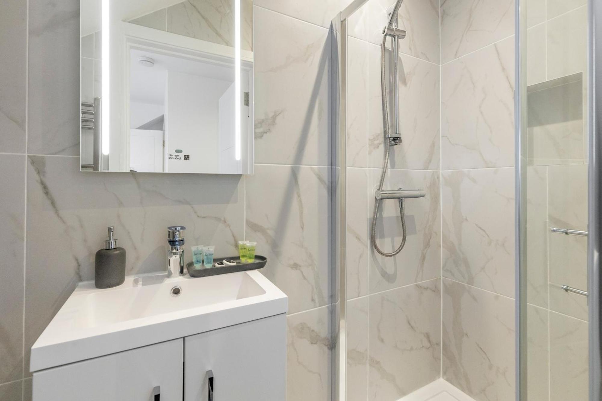 Luxurious 2 Bedroom - Apartment - Central Location Λονδίνο Εξωτερικό φωτογραφία